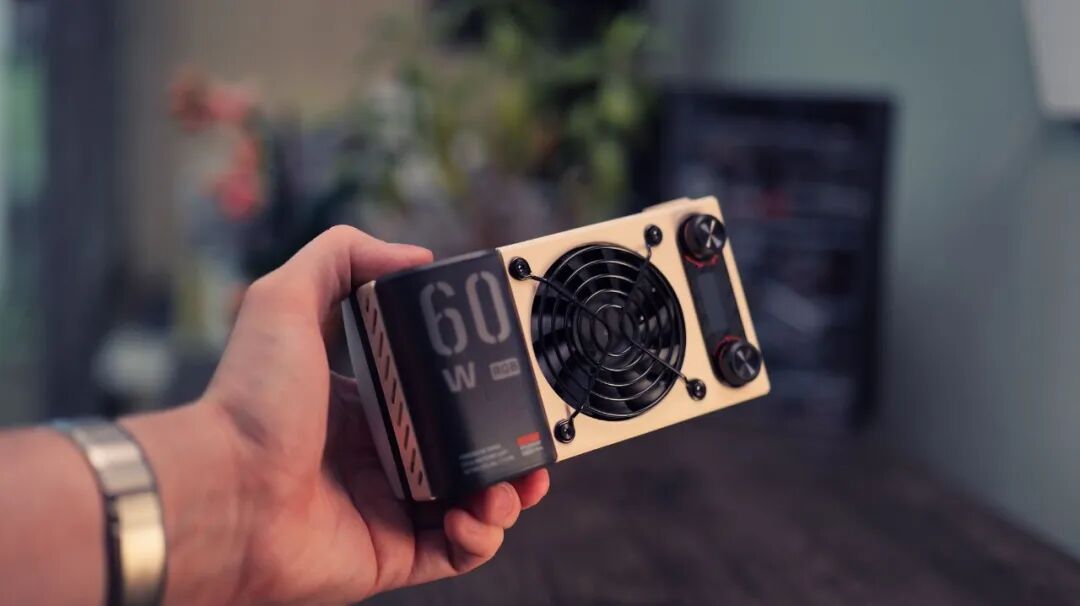Zhiyun Fiveray M60 Ultra评测：口袋大小的补光利器